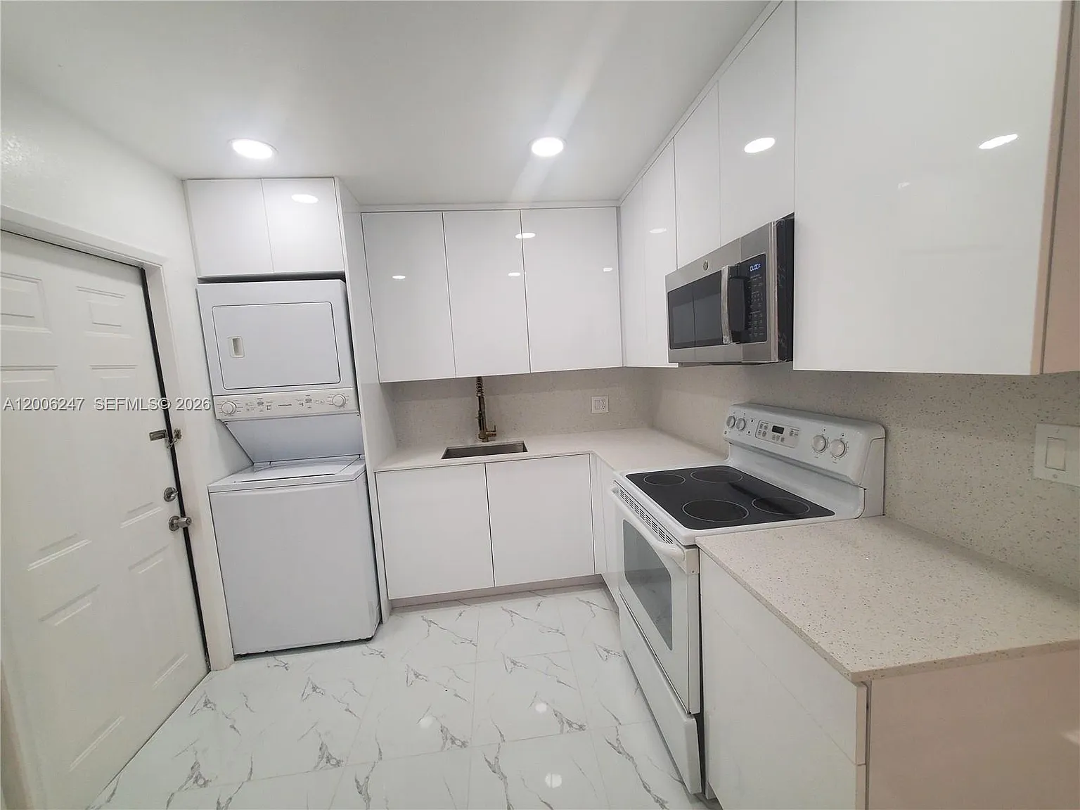 Hampshire Villas Condo — Photo 3