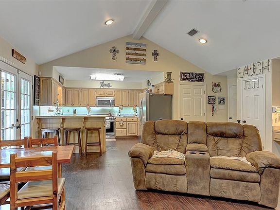 5th image of 766 S Valentine Dr