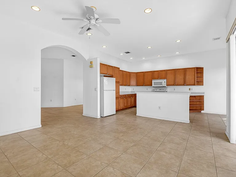 2431 Westmont Dr — Photo 14