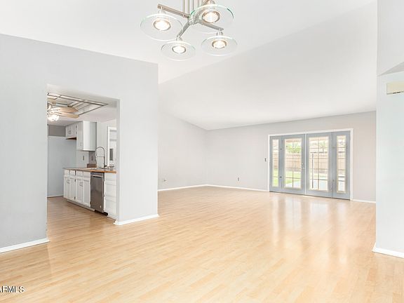 5th image of 3915 W Willow Ave