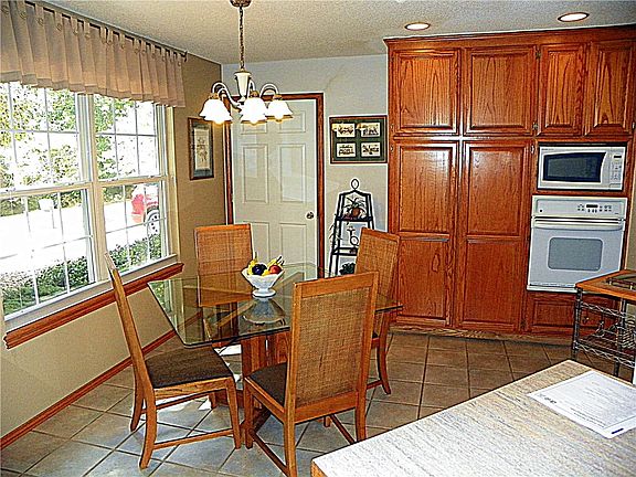 Eat-in Kitchen