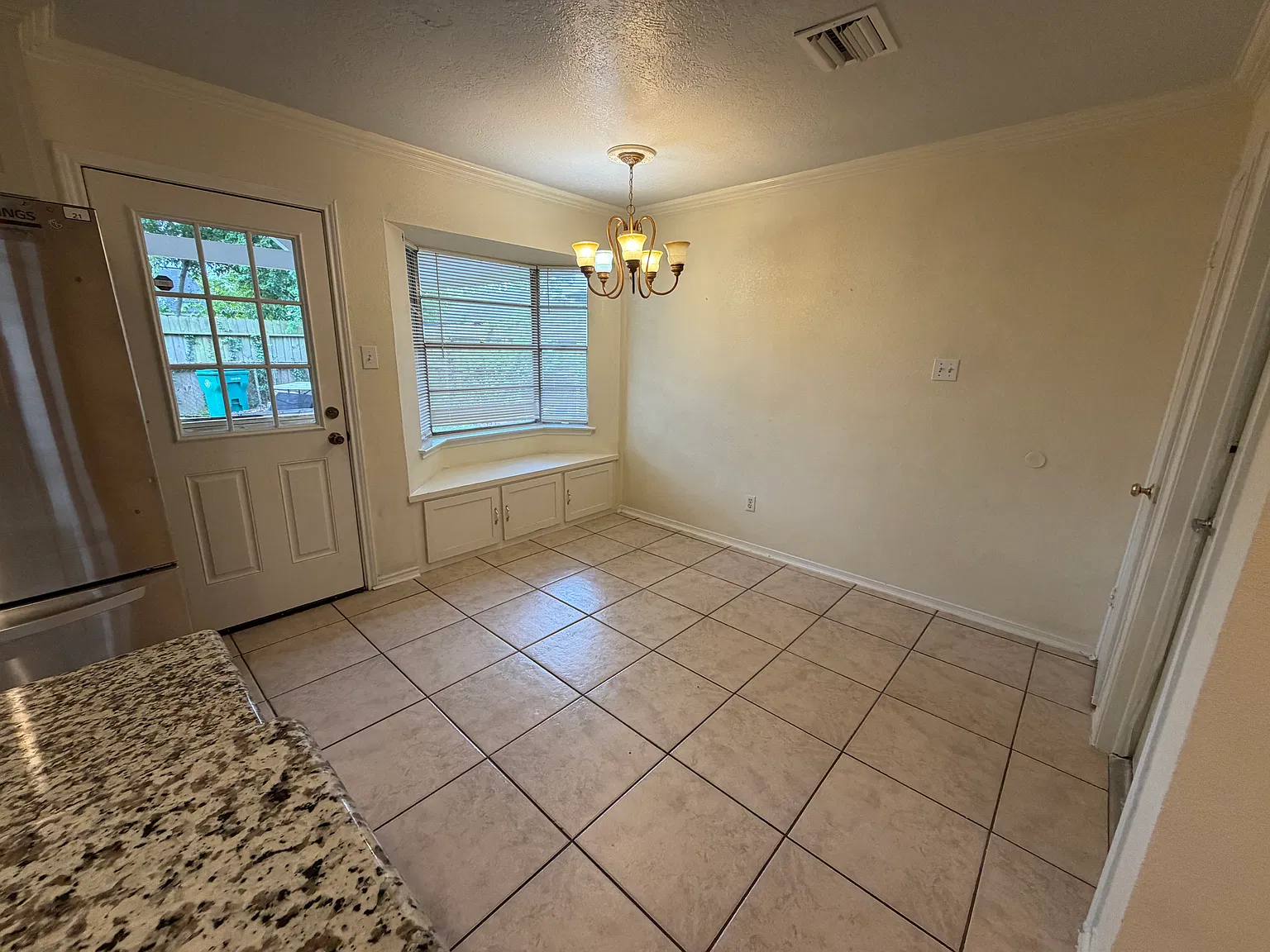 3 bed, 1.5 bath, 1494 sqft, $1,850 — Photo 4