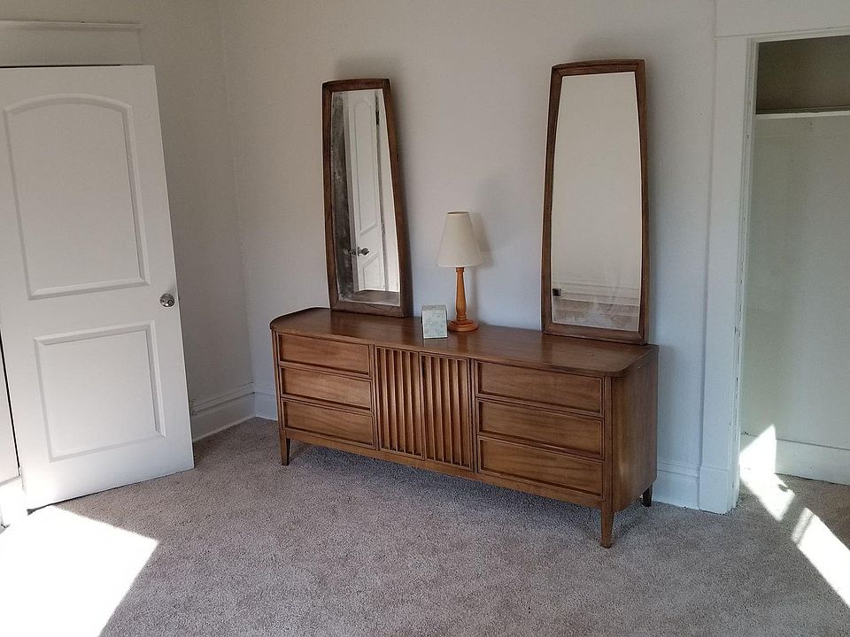 2nd image of 123 Wyllis St #2