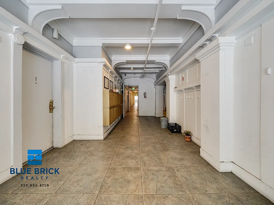 1420 S Flower St #33