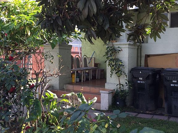 3rd image of 406 E 111th St