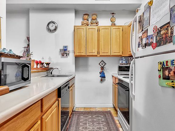 5th image of 80 John St APT 6E