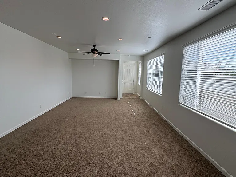 5990 E Kerckhoff Ave — Photo 5