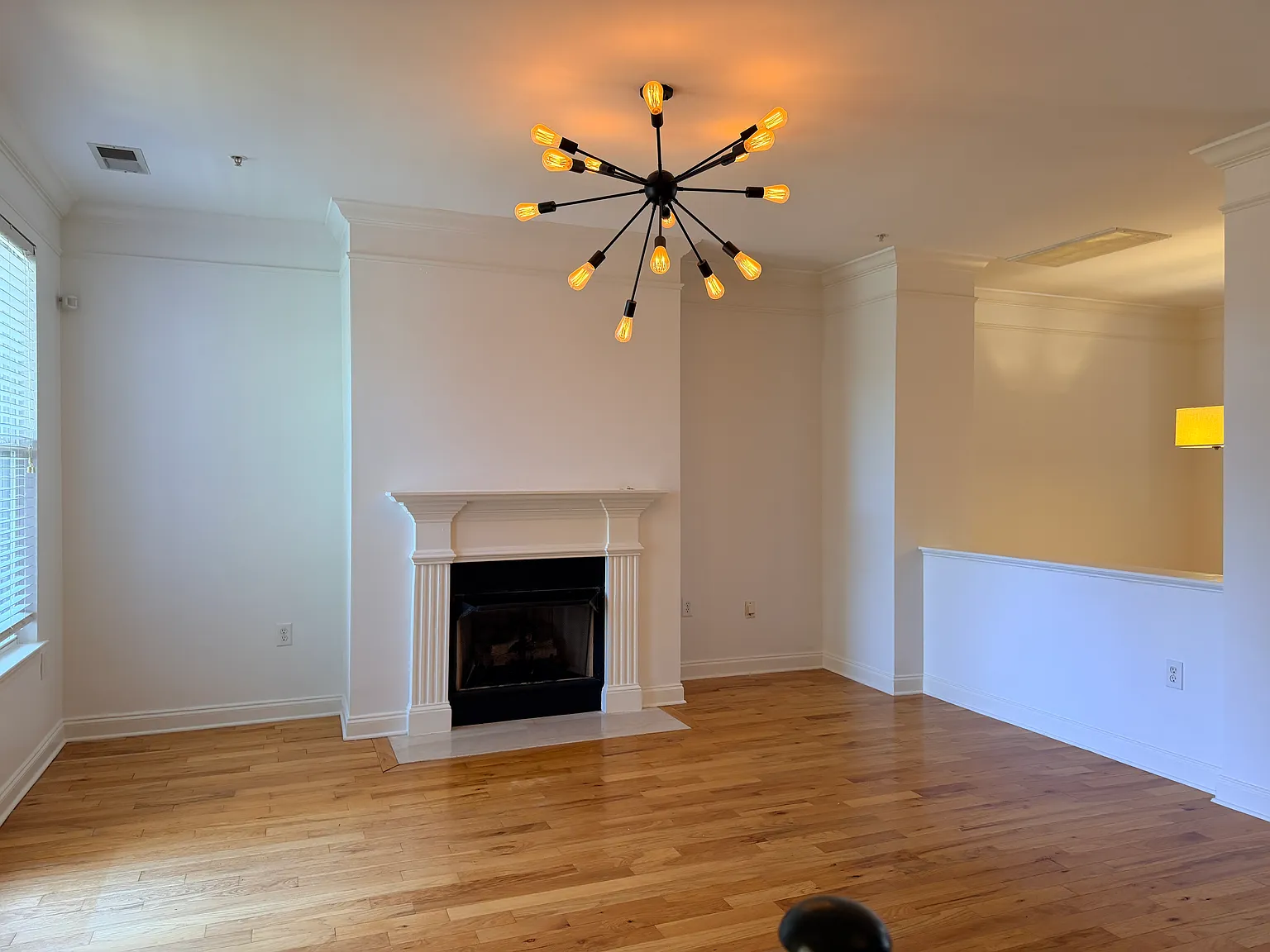 4 bed, 3.5 bath, 1900 sqft, $2,150 — Photo 3
