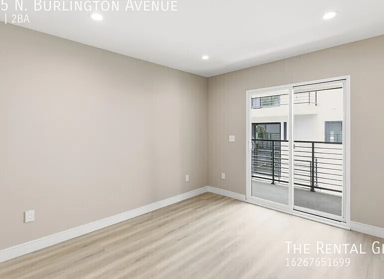 225 N Burlington Ave — Photo 9