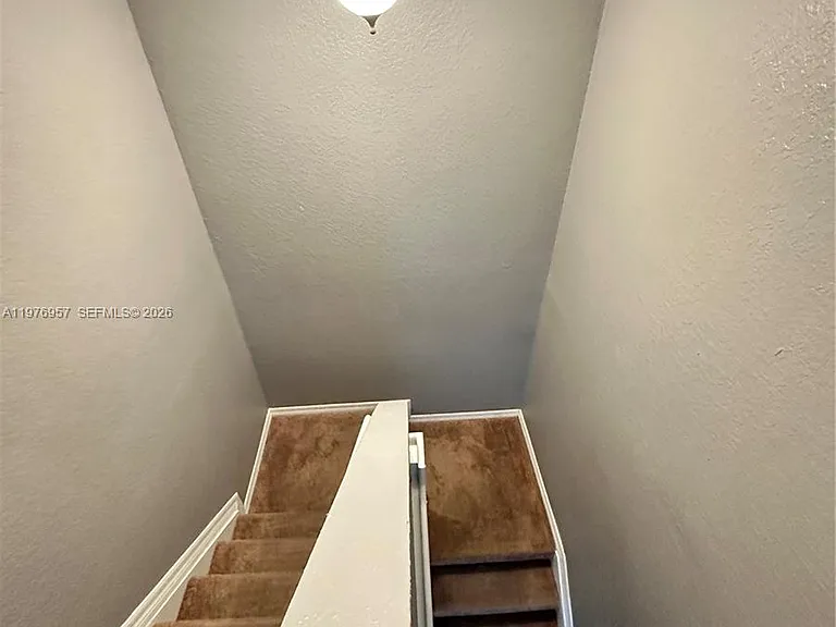 687 SW 10th St — Photo 20