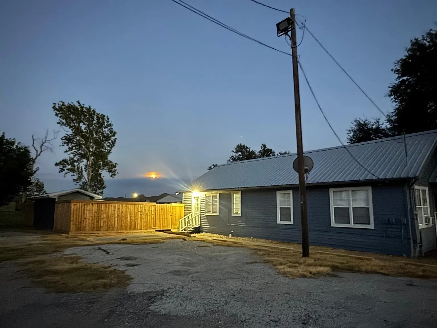 2 bed, 1.0 bath, $1,250 — Photo 2