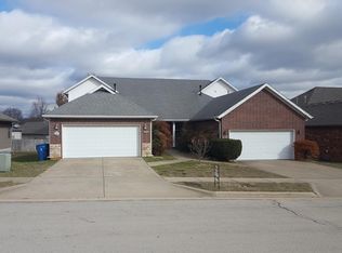 1427 W Sackett St, Springfield, MO 65807