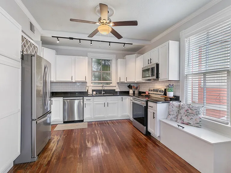 2520 Avenue P 1/2 — Photo 15