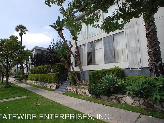 2nd image of 825 Washington Ave #11