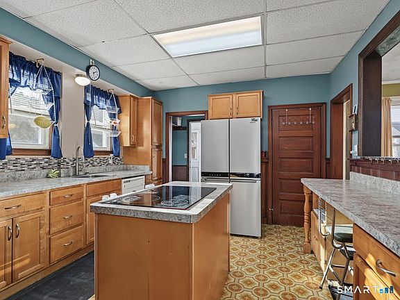 3rd image of 64 Glendale Avenue