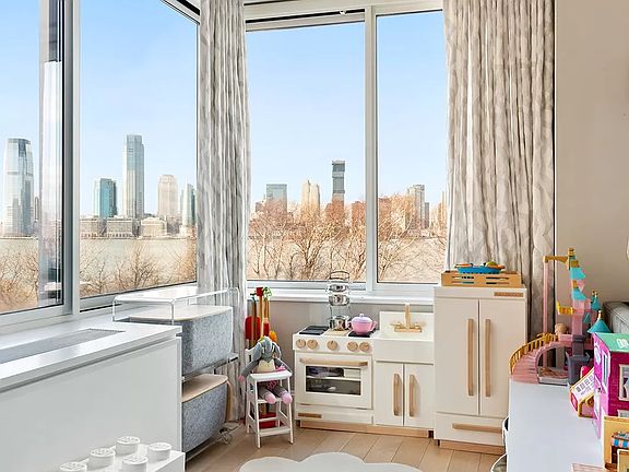 4th image of 212 Warren St APT 5C