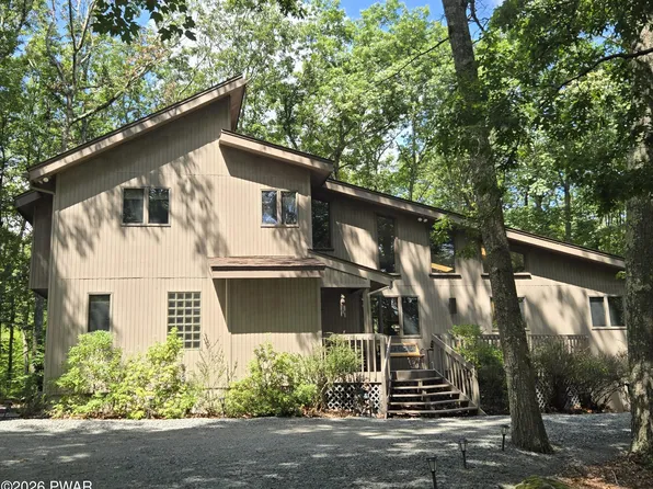 308 Canoebrook Dr, Hawley, PA 18428