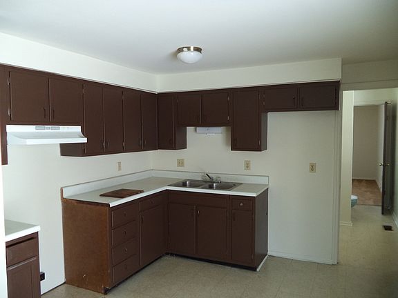 3rd image of 10228 E Chris Dr