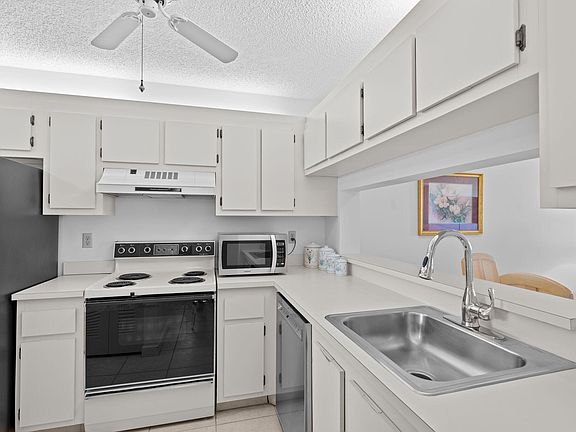 4th image of 3138 Via Poinciana #410