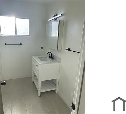 1 bed, 900 sqft, $2,200 — Photo 1