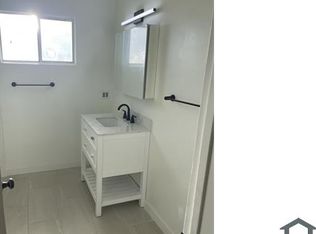 305 E Plymouth St, Inglewood, CA 90302