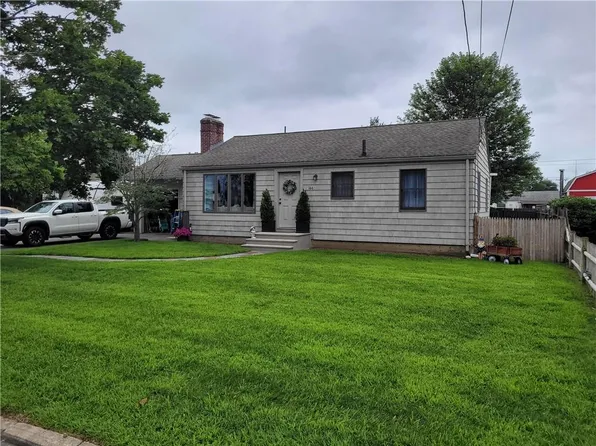 144 Plantation Dr, Cranston, RI 02920