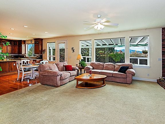 5th image of 1020 Sierra Vista Ct