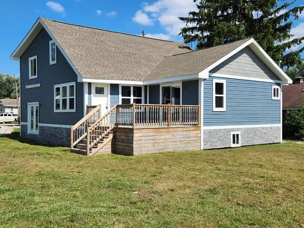 1933 Maiden Ln, Whiting, IN 46394