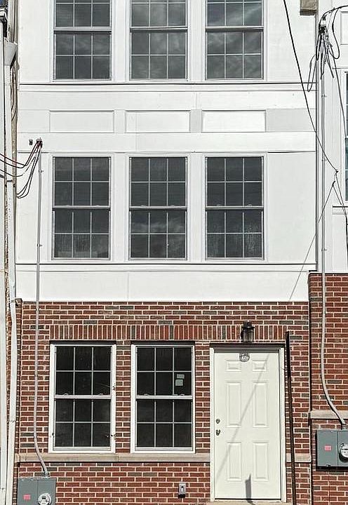 1st image of 605 W 8th St