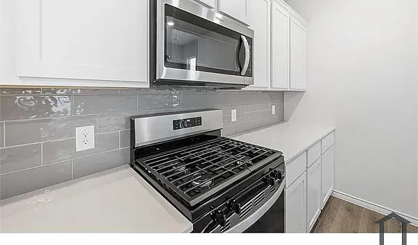 4 bed, 2532 sqft, $3,555 — Photo 2