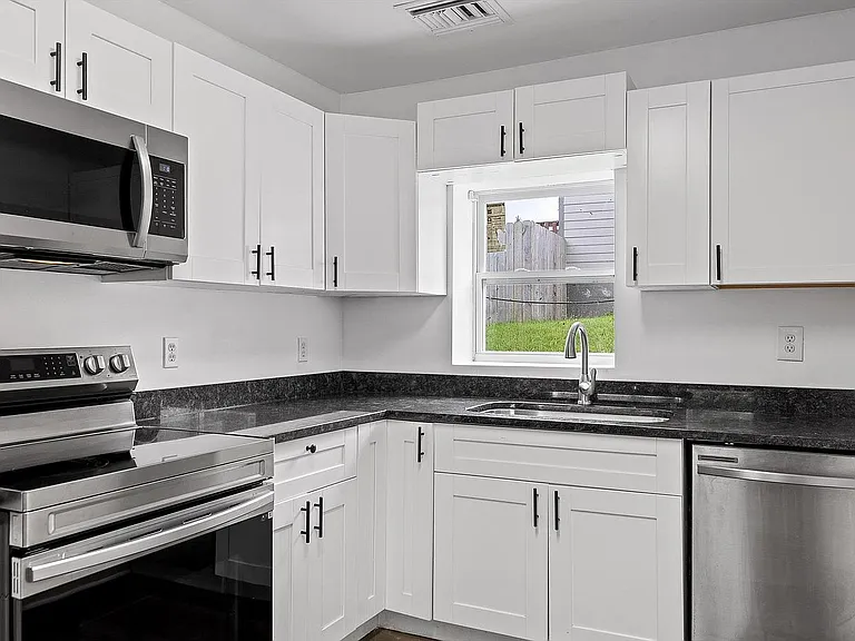 200 S Aster Ave #C — Photo 8