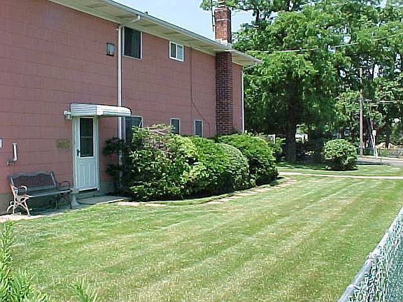 5th image of 905 Hempstead Ave