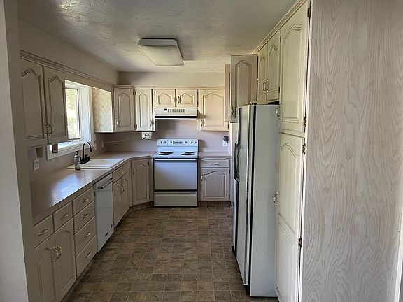 5th image of 1920 Nixon Cir