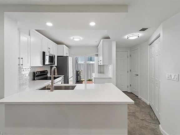 3rd image of 18014-44 San Carlos Blvd