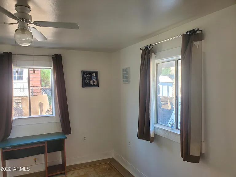 576 N Garfield Rd — Photo 6