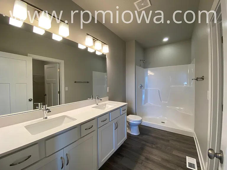 740 SE Drumlin Dr — Photo 14