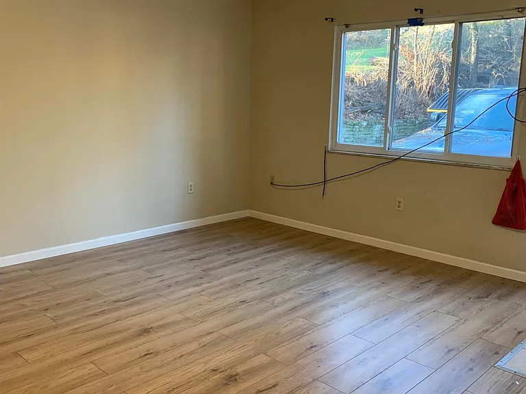 1100 Oneil Blvd #5 — Photo 4