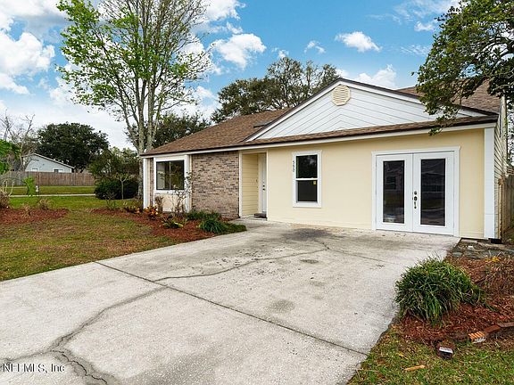 3rd image of 590 ARTHUR MIDDLETON Circle