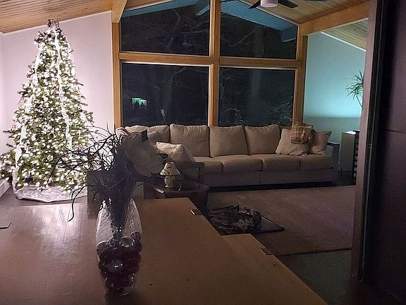 3rd image of 5239 Mapleridge Dr