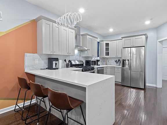 4th image of 84 W 3rd St