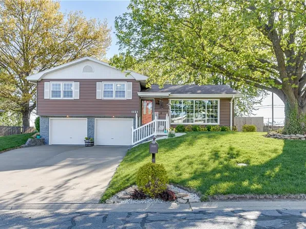 1121 Safari Dr, Saint Joseph, MO 64506