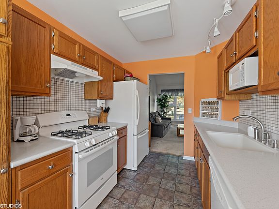 5th image of 4014 Newport Ln #13-3