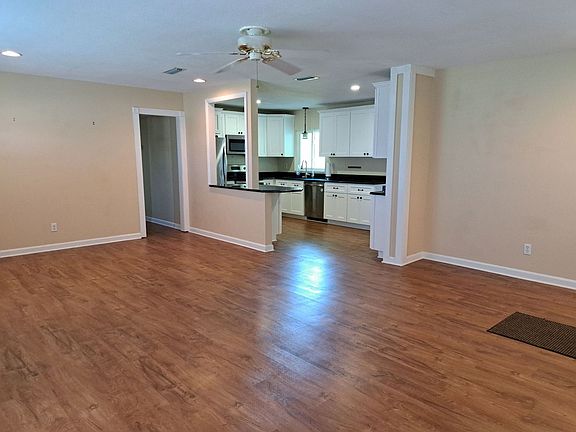 4th image of 715 Alabama Ave