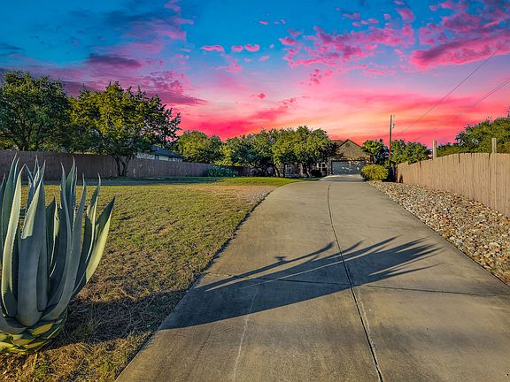 3rd image of 843 Panorama Dr