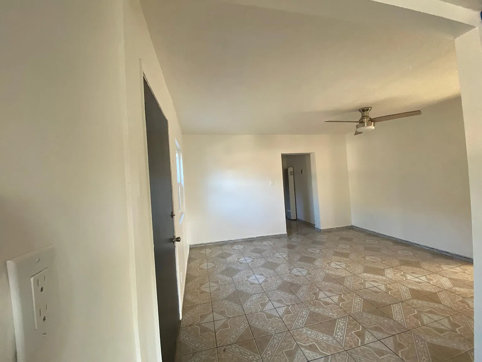 2 bed, 880 sqft, $1,990 — Photo 3