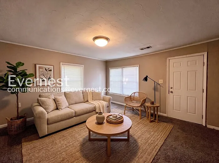 2 bed, 1.0 bath, 812 sqft, $1,050 — Photo 2