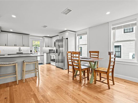 4th image of 484 Thames St