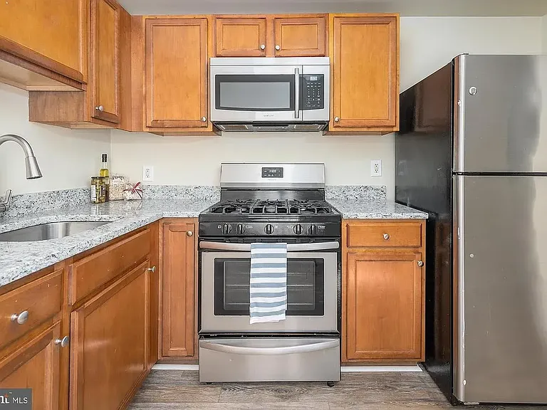 2444 Druid Hill Ave — Photo 32