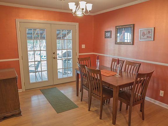 3rd image of 113 Pinewood Dr