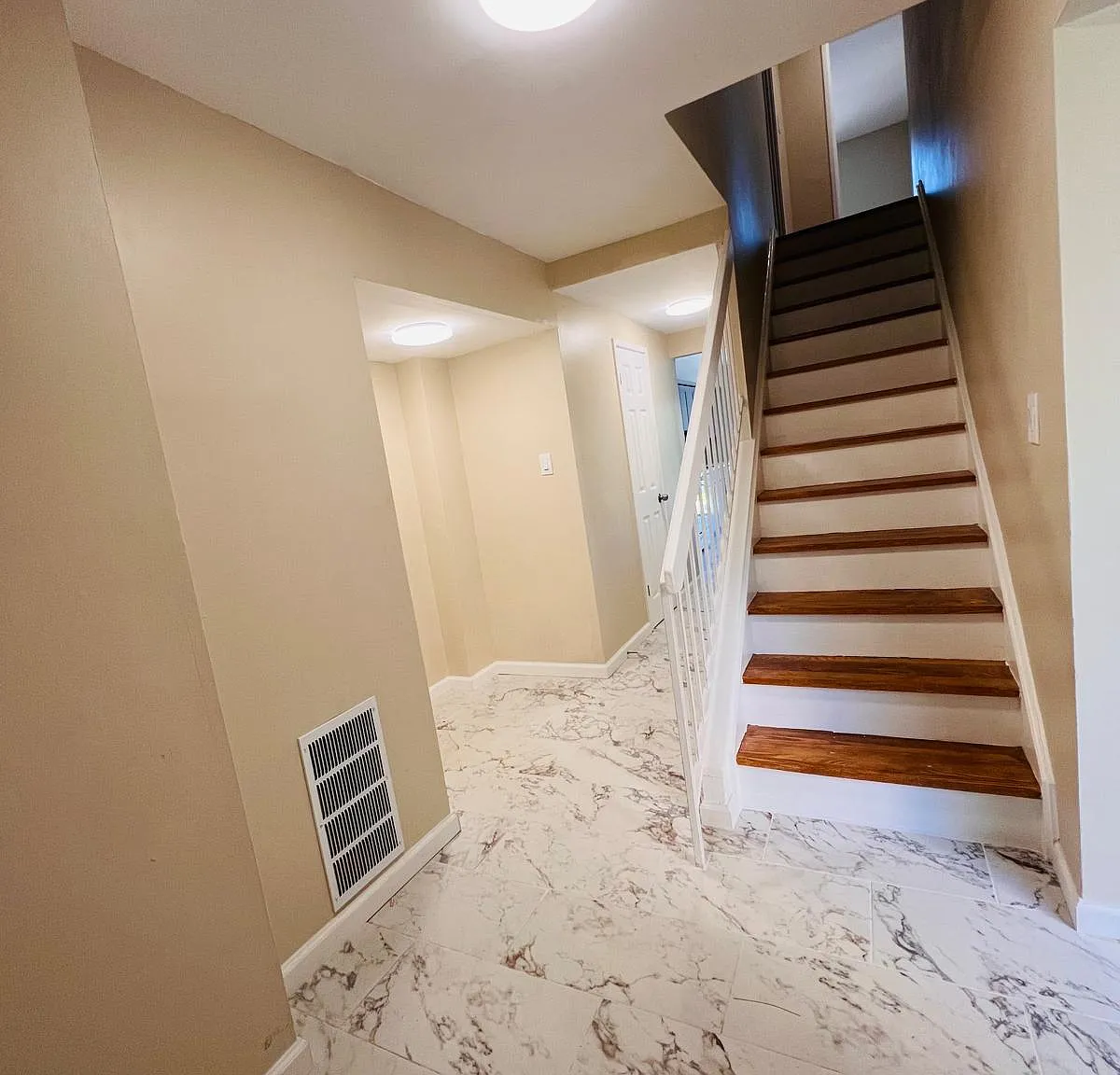 Green Mountain Cir, Columbia — Photo 2